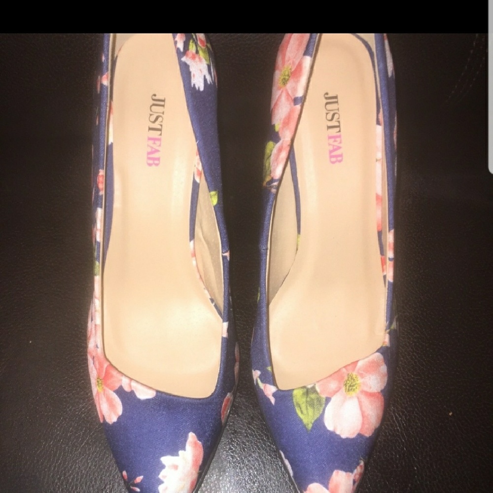 NEW Floral Pumps